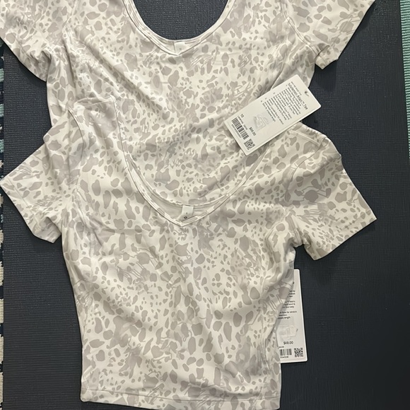 Lululemon Align T-shirt Cheetah Camo Antique White Multi - Picture 6 of 6